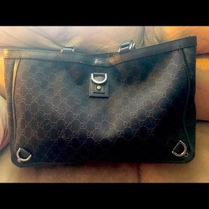 Cute Gucci purse. Excellent condition.